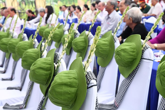  Những hàng ghế trang trọng tưởng niệm 32 dân công hỏa tuyến 