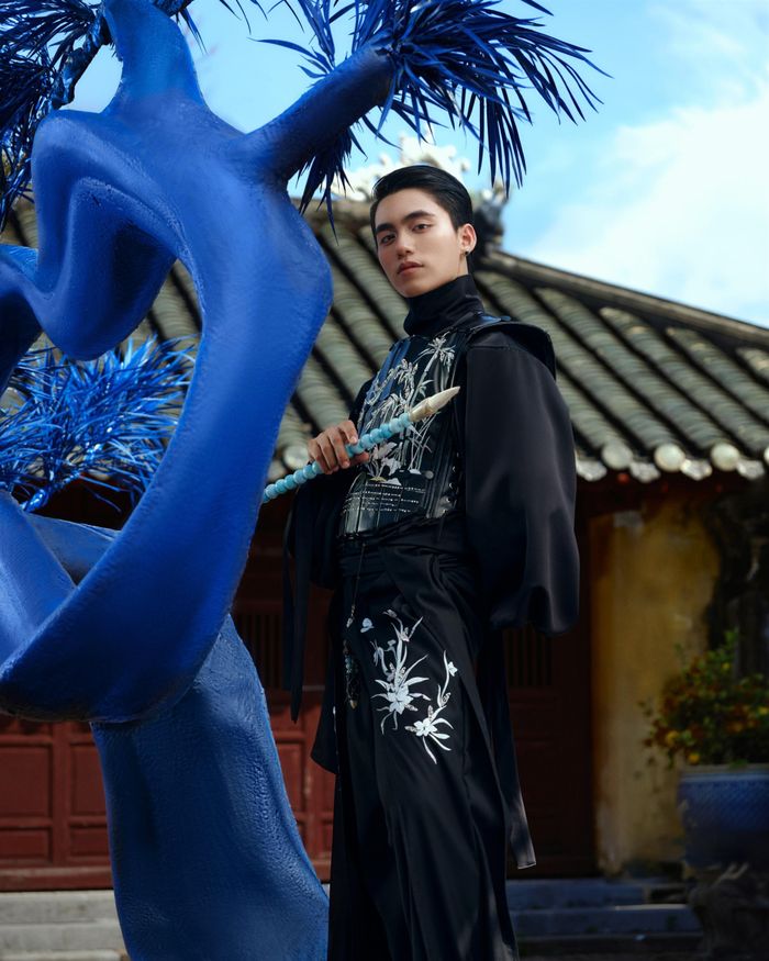  Trước đó, Mono ra mắt MV "Công tử văn thơ", đây là sản phẩm mở màn cho album phòng thu thứ hai "Mỹ điệu ca" của anh 