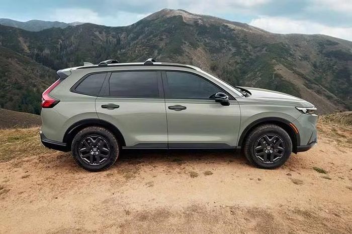 Theo Automotive News, Honda CR-V đạt doanh số 226.114 xe trong 6 tháng đầu năm nay tại thị trường Mỹ. Con số này vượt mức 209.311 xe ước tính của Ford F-150 và bỏ xa Toyota RAV4 với 153.955 xe được bàn giao.