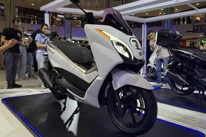 Tại thị trường Philippines, mẫu xe tay ga Suzuki Burgman 15 được bán với mức giá 165.000 peso, (tương đương khoảng 70,5 triệu đồng). khi quy đổi sang tiền Việt. Dự đoán sau Philippines, mẫu xe này sẽ được bán ra tại nhiều thị trường Đông Nam Á khác, nhưng chưa chắc đã về Việt Nam.