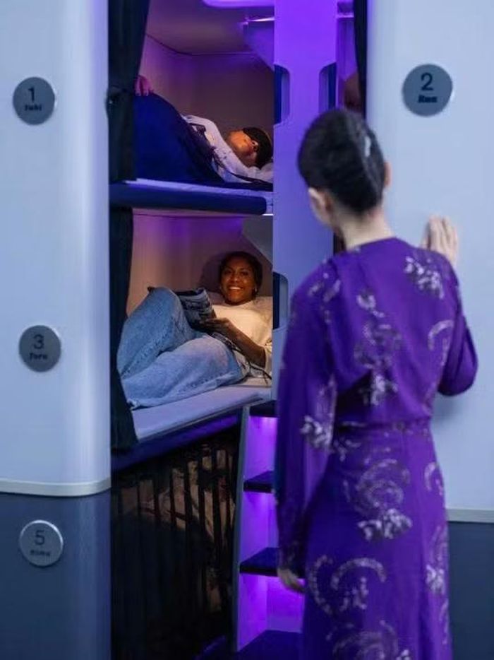 Phát biểu tại sự kiện du lịch quốc tế TRENZ, bà Leanne Geraghty, khi đó là Giám đốc Khách hàng và Bán hàng của Air New Zealand, cho rằng Skynest sẽ là “một yếu tố thay đổi cuộc chơi” đối với trải nghiệm của hành khách hạng phổ thông. Theo bà, lịch sử hơn 80 năm của hãng luôn gắn với việc vượt qua những giới hạn của ngành hàng không, và Skynest là bước tiếp theo trong hành trình đổi mới đó. Ảnh: Air New Zealand