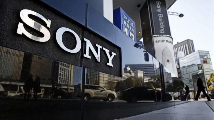 Động thái này diễn ra trong bối cảnh Sony đang đối mặt nhiều sức ép về chi phí sản xuất, giá linh kiện, thuế quan cũng như sự cạnh tranh ngày càng gay gắt trên thị trường thiết bị giải trí, buộc hãng phải tối ưu mô hình kinh doanh để duy trì lợi nhuận dài hạn.