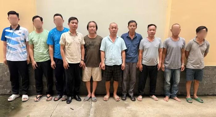 Những người liên quan đường dây đánh bạc. Ảnh: Công an