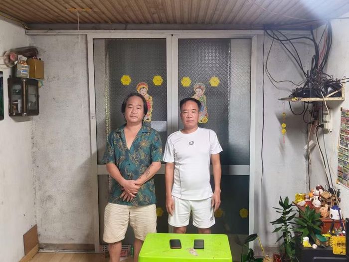 Trần Quốc Hưng (bên trái), Trần Quốc Quang. Ảnh: Công an cung cấp