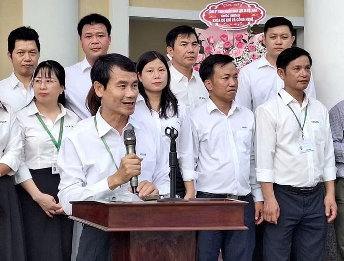PGS.TS Nguyễn Hữu Văn, Phó Hiệu trưởng Trường ĐH Nông Lâm Huế phát biểu, động viên tinh thần thực tế học tập của sinh viên.