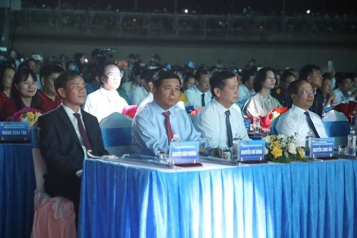 Lãnh đạo các ban, bộ, ngành tham dự Lễ hội Vì hòa bình.