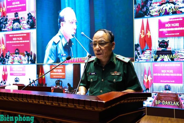 Thiếu tướng Trần Hải Bình, Phó Tham mưu trưởng Bộ đội Biên phòng phát biểu tại hội nghị. Ảnh: Chiến Khu