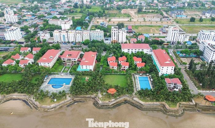 Công trình có quy mô gần 19,6 ha, tổng mức đầu tư hơn 330 tỷ đồng, thời gian hoạt động 46 năm. Theo kế hoạch, dự án được triển khai qua ba giai đoạn từ năm 2005 đến năm 2015 và bắt đầu kinh doanh từ năm 2008. Tuy nhiên, trong quá trình triển khai, dự án gặp nhiều khó khăn liên quan đến công tác giải phóng mặt bằng, điều chỉnh quy hoạch, giao đất, cấp giấy chứng nhận quyền sử dụng đất và xác định nghĩa vụ tài chính đối với Nhà nước.
