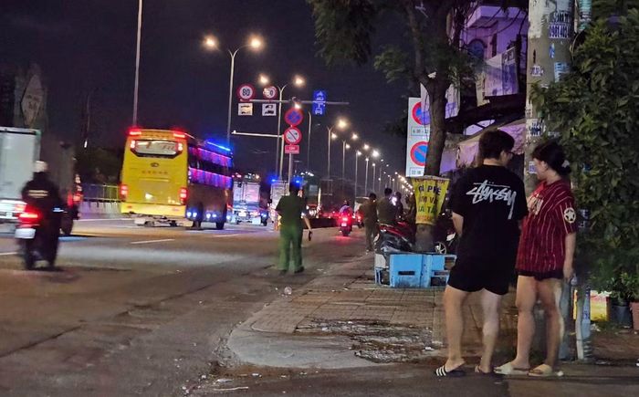 Cơ quan chức năng có mặt tại hiện trường vụ án mạng.