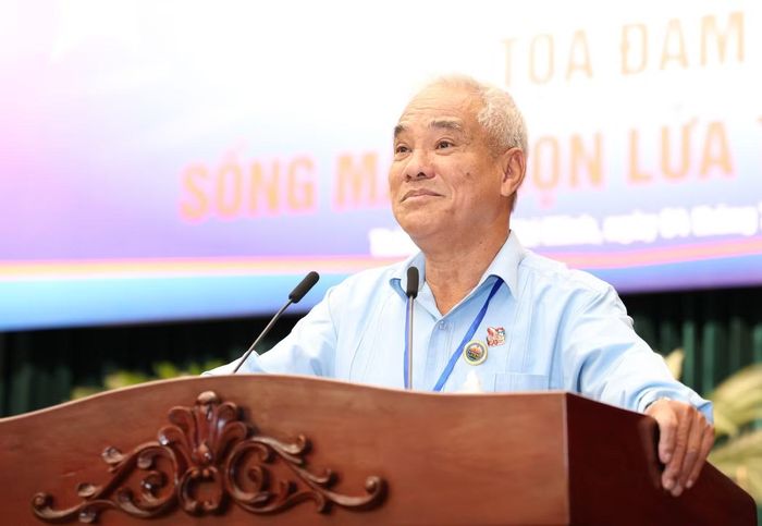 TS. Lê Hồng Liêm chia sẻ tại tọa đàm.