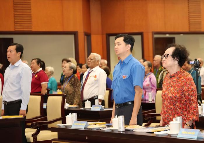 Các tiền bối, lão thành cách mạng, đại diện lãnh đạo cơ quan Trung ương, TPHCM dự tọa đàm. Ảnh: Ngô Tùng