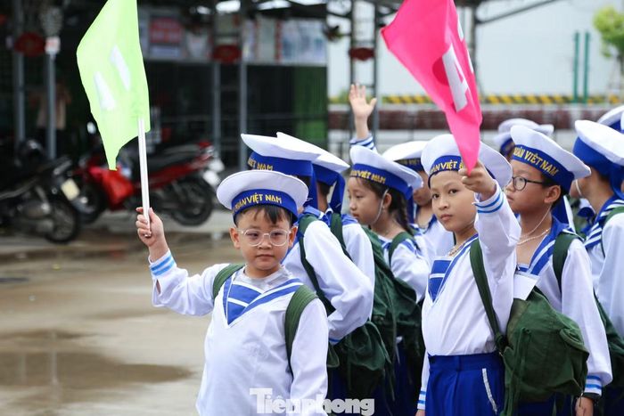 Các chiến sĩ nhí được chia thành 4 tiểu đội để cùng sinh hoạt và tham gia các hoạt động trong hành trình 2 ngày.