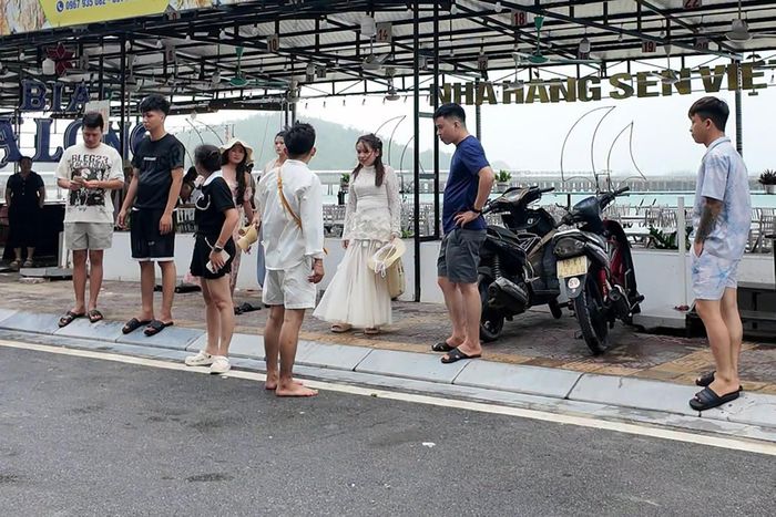 Trên đảo Cô Tô hiện có hơn 2.800 du khách ở lại. Ảnh: Đ.X