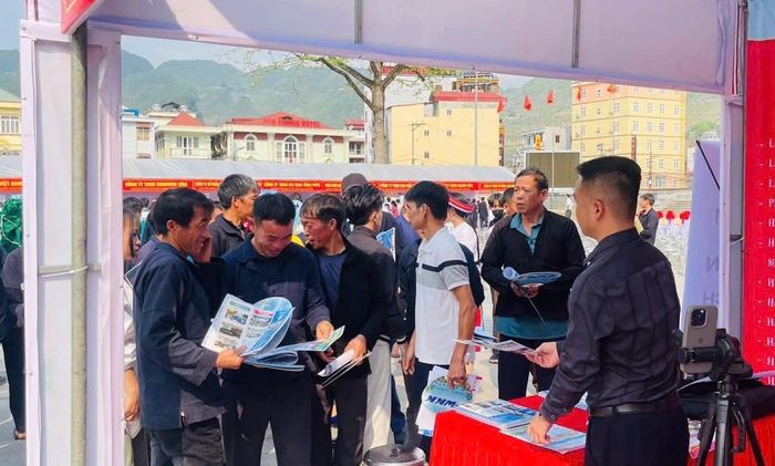Người lao động là đồng bào dân tộc thiểu số ngày càng tham gia nhiều vào thị trường lao động tại các khu công nghiệp. Ảnh: Hà Phúc