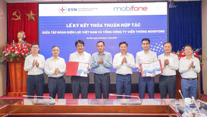 Lễ ký kết thỏa thuận hợp tác giữa EVN và MobiFone diễn ra vào chiều 3/7, tại Hà Nội