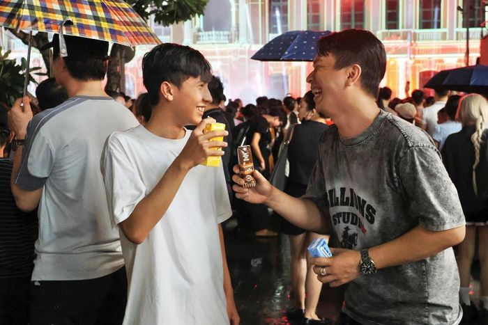 Nhờ đó, sữa tươi Vinamilk 100% là thương hiệu sữa tươi duy nhất tại Việt Nam đạt cú đúp giải thưởng quốc tế danh giá: chứng nhận An toàn & tinh khiết chuẩn Mỹ từ Clean Label Project và giải thưởng Vị ngon thượng hạng quốc tế (Superior Taste Award) (*tính từ năm 2022 đến ngày 23/03/2026, theo kết quả nghiên cứu thứ cấp trên các website của tổ chức International Taste Institute và Clean Label Project).