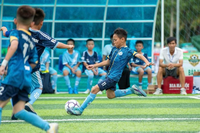Giải đấu lần thứ V được tổ chức kéo dài từ 4-9/7 tại sân bóng phường Hạc Thành