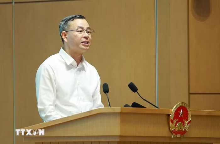 Bộ trưởng Bộ Tài chính Ngô Văn Tuấn báo cáo tình hình kinh tế-xã hội tháng 6 và 6 tháng đầu năm 2026. (Ảnh: Dương Giang/TTXVN)