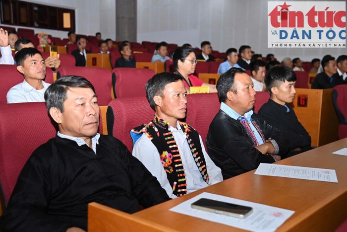 Người có uy tín tiêu biểu khu vực biên giới tỉnh Lai Châu tham dự buổi gặp mặt do UBND tỉnh Lai Châu tổ chức năm 2026.