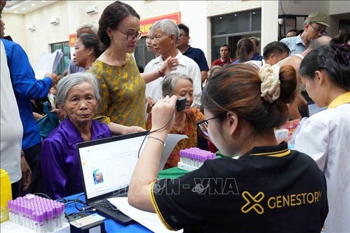 Quy trình thu nhận mẫu sinh phẩm ADN được thực hiện chặt chẽ, bảo đảm chính xác và an toàn.