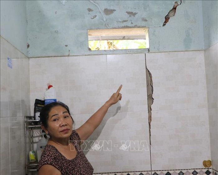 Một số gia đình cho rằng mức đền bù quá thấp, không đủ sửa chữa, khắc phục.