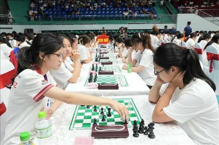 Các vận động viên tranh tài ở nội dung U20 nữ.