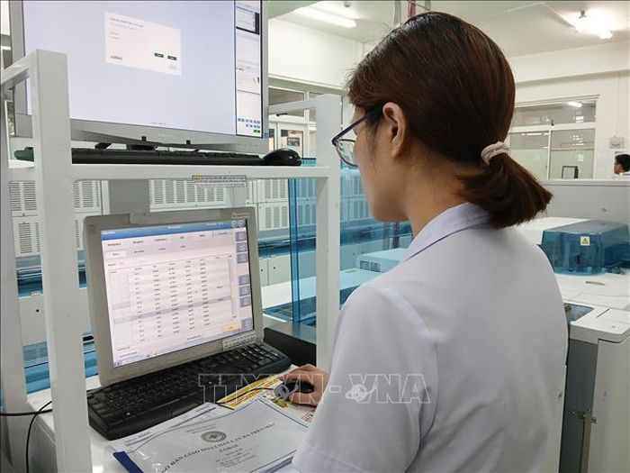 Nhiều giải pháp công nghệ thông tin như thánh toán điện tử, chữ ký số, lưu trữ và truyền tải hình ảnh y tế, kết quả xét nghiệm điện tử đã được thực hiện tại các bệnh viện công của thành phố Đà Nẵng.