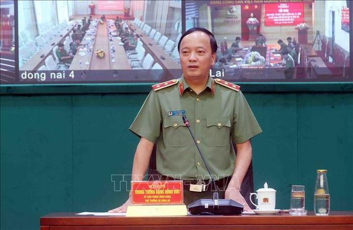 Trung tướng Đặng Hồng Đức, Ủy viên Trung ương Đảng, Thứ trưởng Bộ Công an, Trưởng ban Ban Chỉ huy Phòng thủ dân sự Bộ Công an phát biểu chỉ đạo. Ảnh: Phạm Kiên/TTXVN