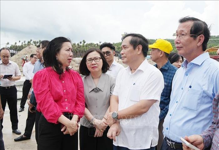 Đoàn công tác khảo sát khu vực Trung tâm tổ chức Hội nghị APEC. Ảnh: Lê Huy Hải/TTXVN