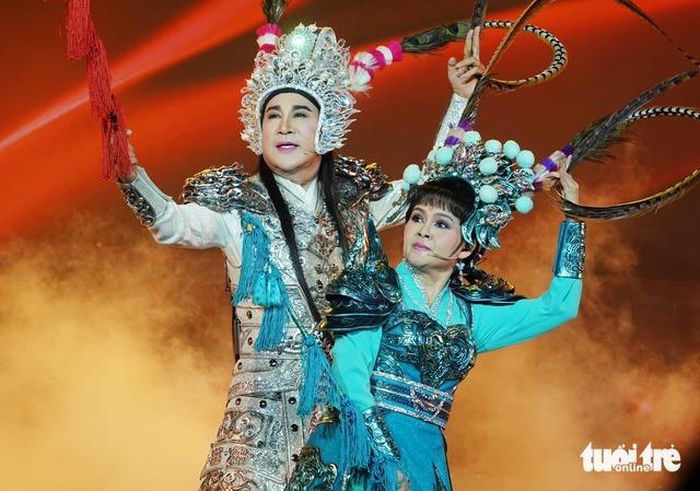 Live show Kim Tử Long không thể thiếu vợ anh, nghệ sĩ Trinh Trinh. Ảnh: Linh Đoan.
