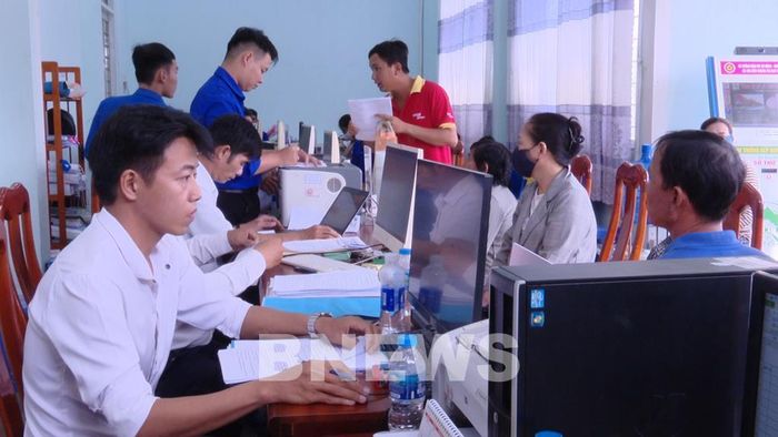 Tây Ninh cắt giảm tối đa thủ tục hành chính, đẩy mạnh chuyển đổi số, nâng cao năng lực kiến tạo, đồng hành cùng doanh nghiệp. Ảnh minh họa: Hữu Chí-TTXVN