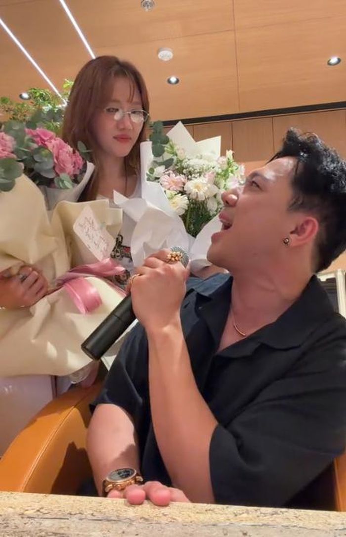 Trấn Thành và Hari Won khiến fan ngưỡng mộ vì tình cảm ngọt ngào suốt nhiều năm qua.