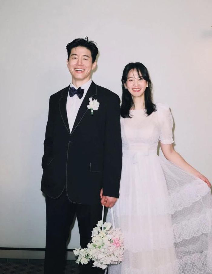 Kim Moo Yeol và Yoon Seung Ah kết hôn vào năm 2015 và hiện có một con trai. Ảnh: @doflwl