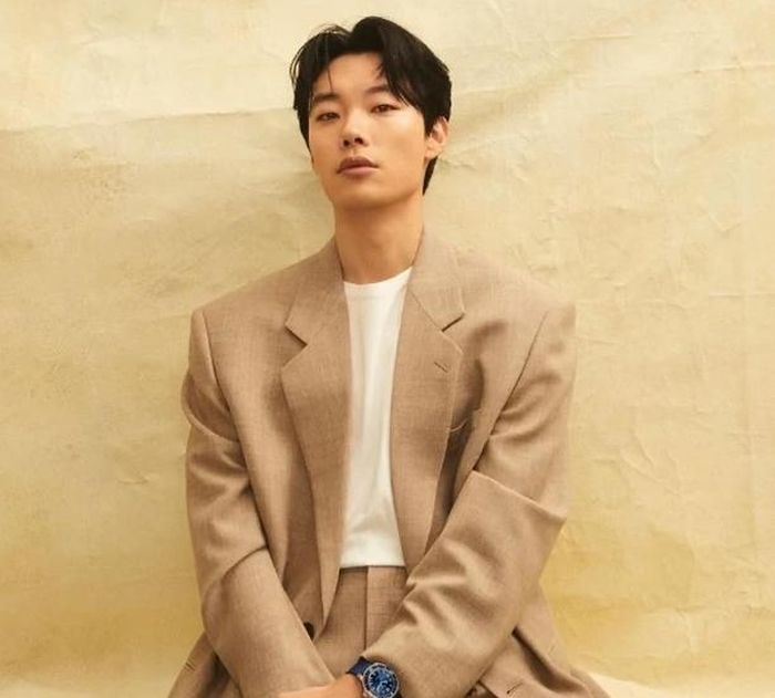 Nhan sắc Ryu Jun Yeol thăng hạng theo thời gian. 