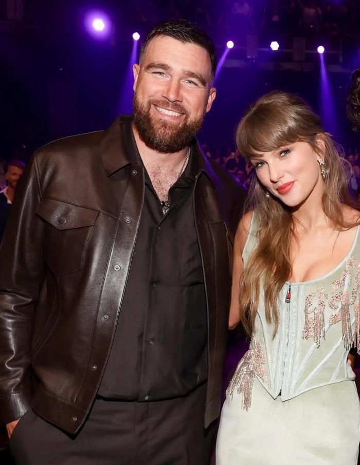 Taylor Swift và Travis Kelce đã trao lời thề nguyện trước khoảng 1.000 khách mời.