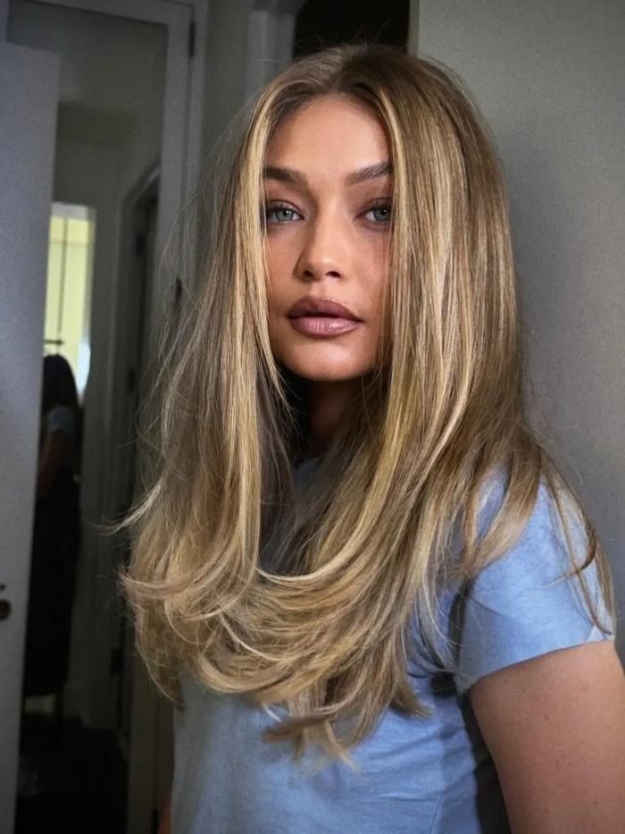 Mái tóc của Gigi Hadid được cắt theo kiểu "love layers".