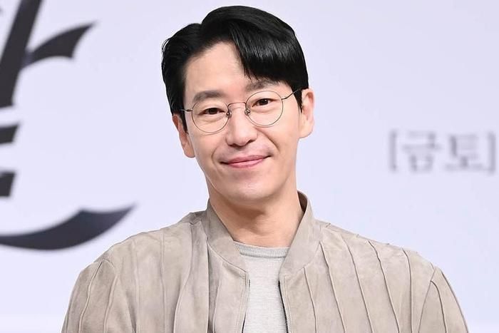 Uhm Ki Joon lần đầu chia sẻ thẳng thắn về cuộc sống hôn nhân sau khi kết hôn với bà xã ngoài ngành giải trí kém anh nhiều tuổi.