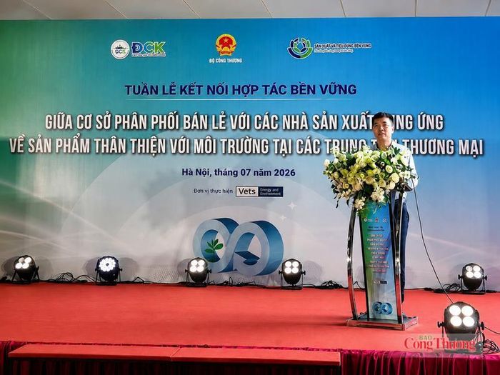 Ông Hoàng Việt Dũng - Phó trưởng Phòng Hiệu quả năng lượng và Chuyển đổi xanh, Cục Đổi mới sáng tạo, Chuyển đổi xanh và Khuyến công phát biểu tại sự kiện. Ảnh: Nguyễn Hòa