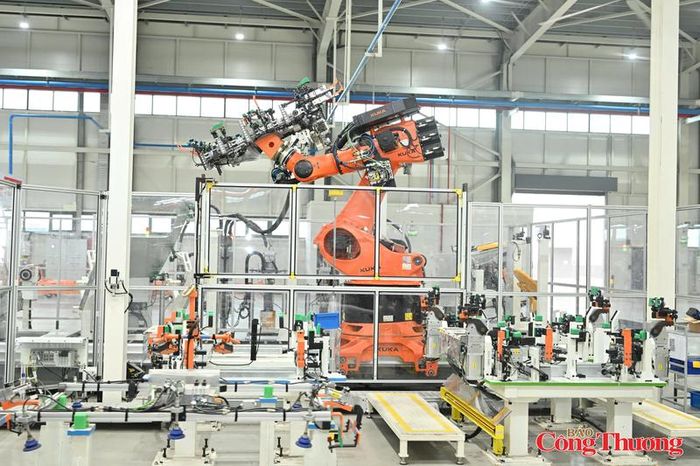 Với tỷ trọng chiếm trên 23% GDP, ngành công nghiệp chế biến, chế tạo đã đóng góp rất lớn vào tăng trưởng kinh tế. Ảnh: Cấn Dũng