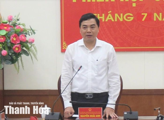 Chủ tịch UBND tỉnh Nguyễn Hoài Anh kết luận phiên họp.