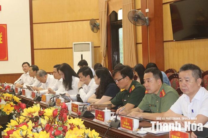 Các đại biểu dự phiên họp.