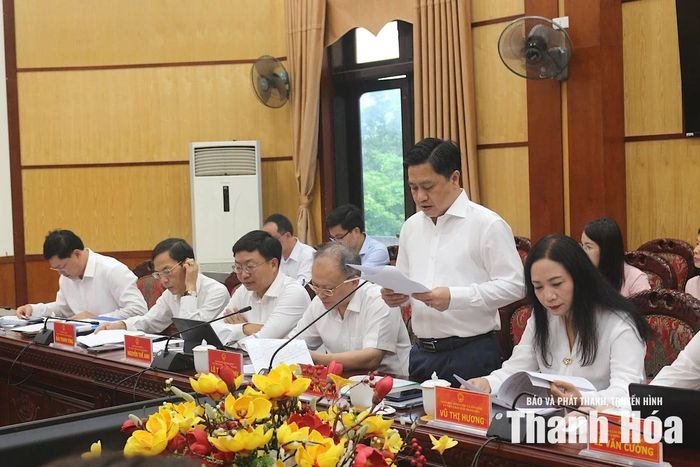 Giám đốc Sở Nông nghiệp và Môi trường Lê Văn Tiến báo cáo Dự án Xây dựng cơ sở dữ liệu đất đai tỉnh Thanh Hóa.