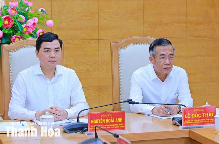 Bí thư Tỉnh ủy Lê Đức Thái và Chủ tịch UBND tỉnh Nguyễn Hoài Anh dự hội nghị tại điểm cầu UBND tỉnh Thanh Hóa.