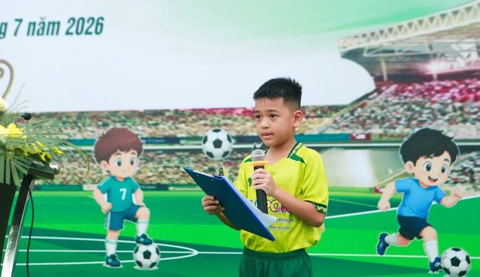Đại diện cầu thủ tuyên thệ, bày tỏ quyết tâm thi đấu với tinh thần cao thượng, đoàn kết, trung thực.