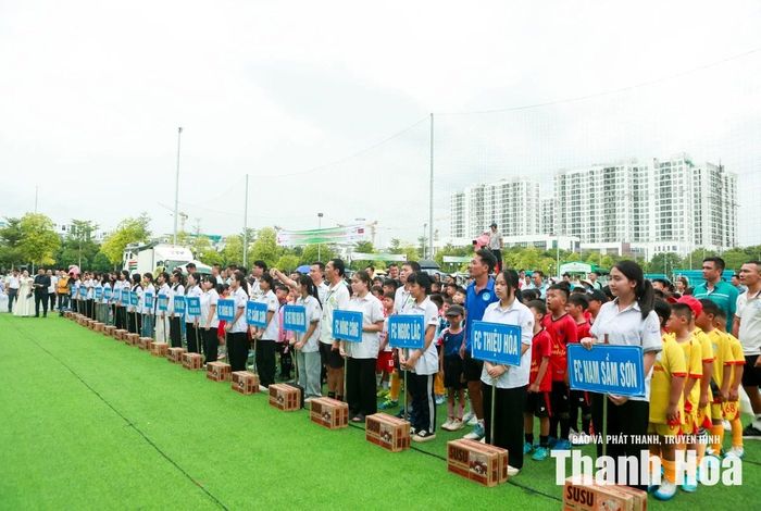 Các đội bóng tham dự giải.