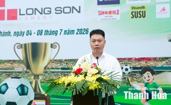 Ông Lê Xuân Tùng, Trưởng phòng Marketing Công ty Xi măng Long Sơn (Nhà tài trợ Kim cương của giải) phát biểu tại lễ khai mạc.