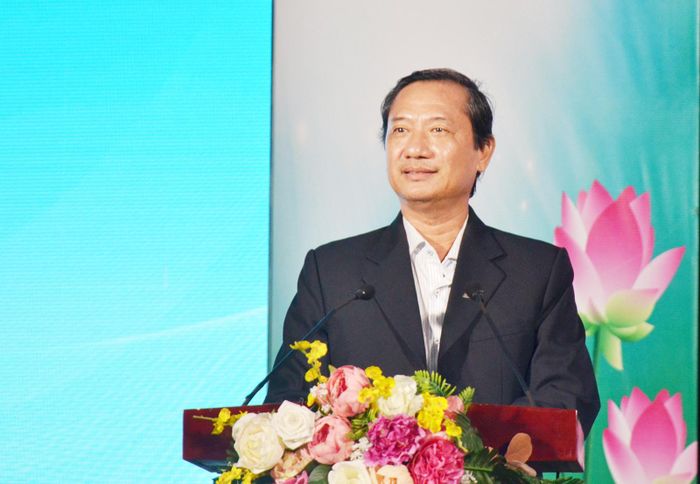 Giám đốc Báo và Phát thanh - Truyền hình An Giang, Trưởng ban Tổ chức Cuộc thi “Em là phát thanh viên” lần thứ IV năm 2026 Lê Văn Chuyển phát biểu khai mạc vòng bán kết cuộc thi.