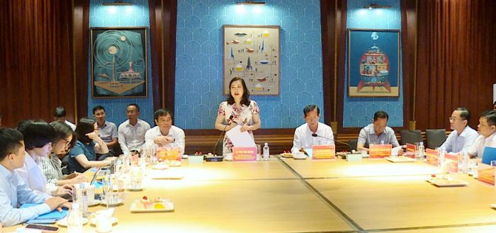 Quang cảnh buổi làm việc