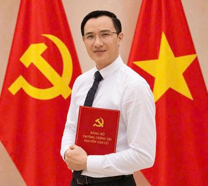 "Khi thấy những thông điệp mình truyền tải được người nghe đón nhận, giúp cán bộ, đảng viên thêm vững vàng về tư tưởng và có thêm quyết tâm biến nghị quyết của Đảng thành những hành động thiết thực trong công việc, tôi cảm thấy rất hạnh phúc" - Anh Nguyễn Văn Nguyên.