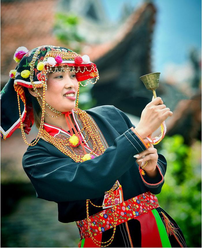  Phụ nữ Dao trong trang phục truyền thống. 